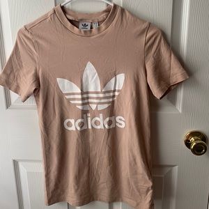 Trendy blush colored Adidas T-shirt size XS
